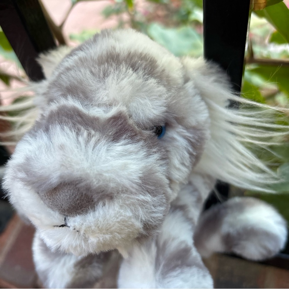 Jellycat Little SACHA SNOW TIGER Authentic US seller NWT out of stock - Picture 9 of 10